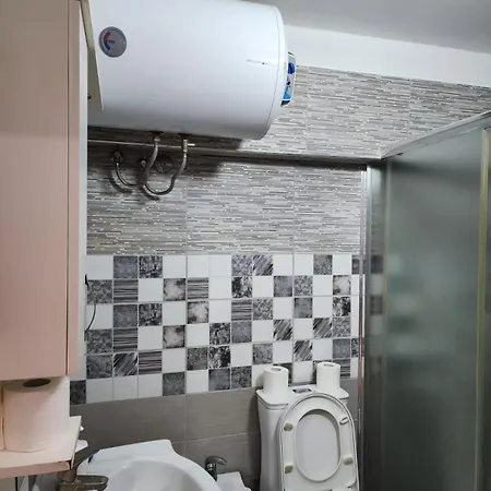 Cozy Private Bath & Mini Bar Zajazd Tirana