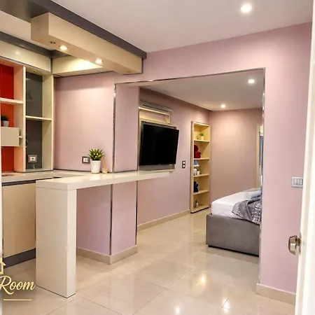 Cozy Private Bath & Mini Bar Herberg Tirana